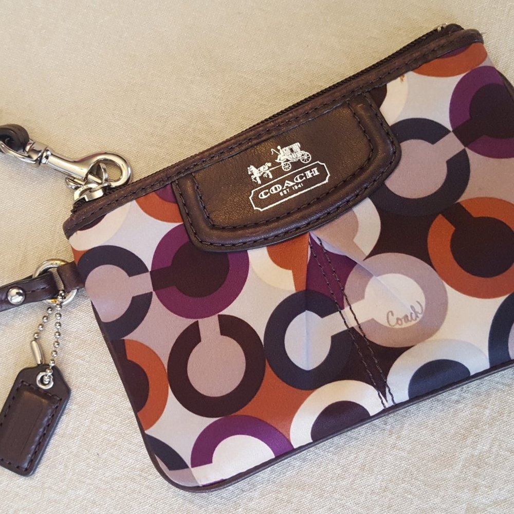 Coach Madison Graphic Op Art Wristlet